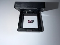 Intens roze spinel