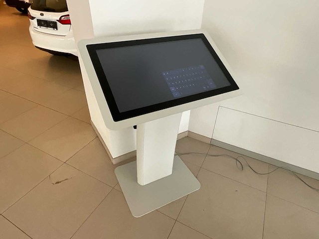 Interactieve touchscreen kiosk op voetstuk - afbeelding 1 van  4