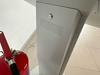 Interactieve touchscreen kiosk op voetstuk - afbeelding 3 van  4