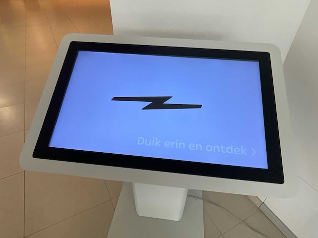 Interactieve touchscreen kiosk op voetstuk - afbeelding 4 van  4