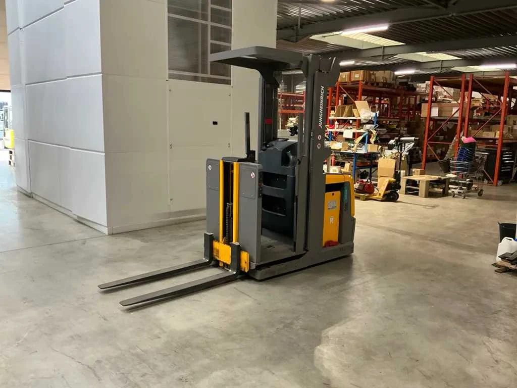 Intern transport, legbordstellingen en dieren- & ruitersportmaterialen