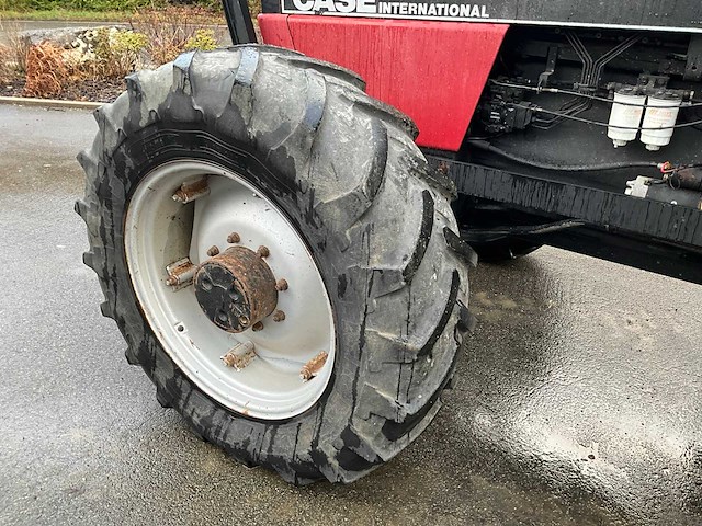 International-case 1056xl vierwielaangedreven landbouwtractor - afbeelding 9 van  33
