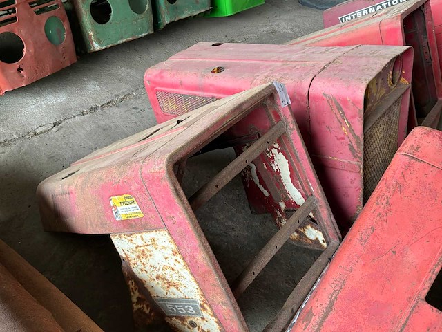International tractor motorkap (6x) - afbeelding 2 van  6