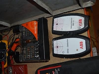 Internet switch hp, 2 detector rfid, wire tracker unit, multimeter prolife, etiketprinter dymo, pa desk microfoon monacor, dopsleutelset, bitset - afbeelding 2 van  11