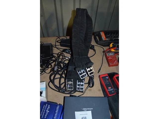 Internet switch hp, 2 detector rfid, wire tracker unit, multimeter prolife, etiketprinter dymo, pa desk microfoon monacor, dopsleutelset, bitset - afbeelding 5 van  11