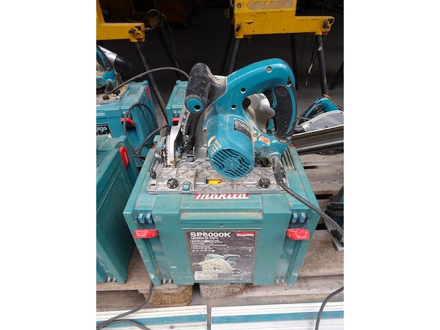 Invalzaag makita + geleidingslat - afbeelding 1 van  4