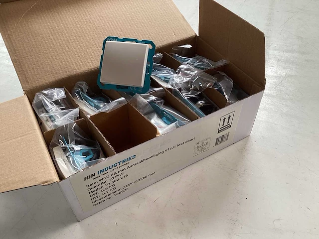 Ion industries wandcontactdoos met deksel (10x) - afbeelding 1 van  4