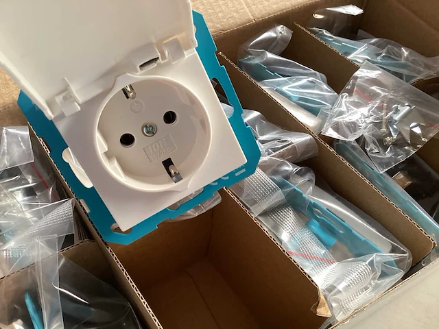 Ion industries wandcontactdoos met deksel (10x) - afbeelding 3 van  4
