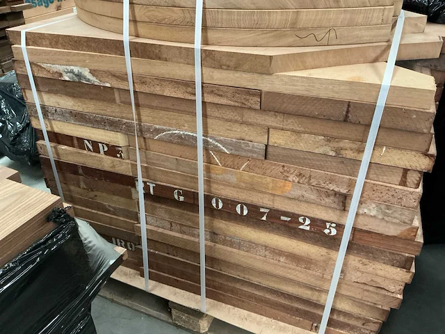 Iroko hardhout - afbeelding 2 van  3
