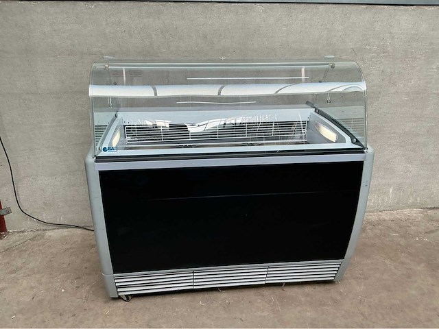 Isa - schepijsvitrine - afbeelding 2 van  8