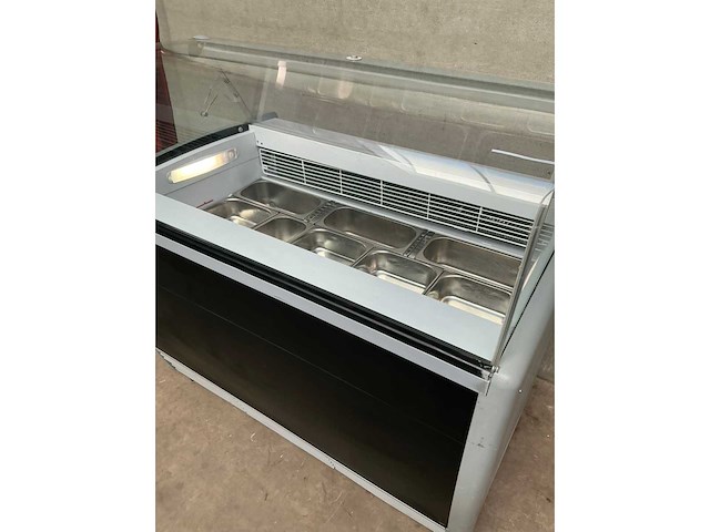 Isa - schepijsvitrine - afbeelding 5 van  8