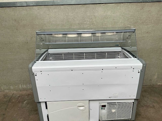 Isa - schepijsvitrine - afbeelding 8 van  8