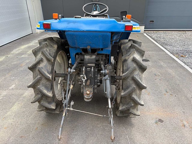 Iseki - landhope 185 - vierwielaangedreven landbouwtractor - afbeelding 6 van  7