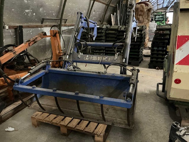 Iseki frontlader met klemriek - afbeelding 1 van  8