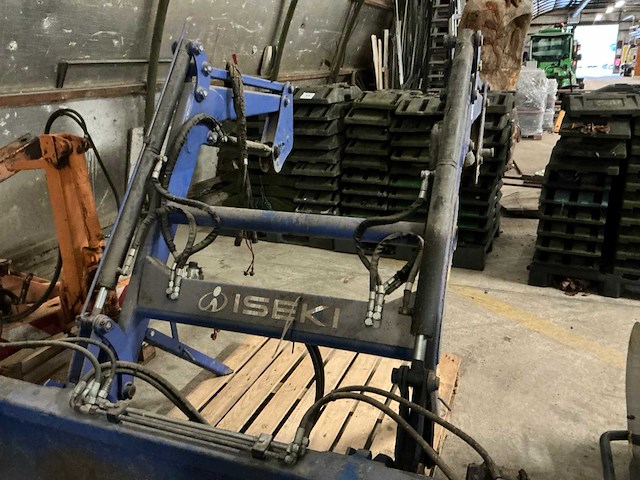Iseki frontlader met klemriek - afbeelding 3 van  8