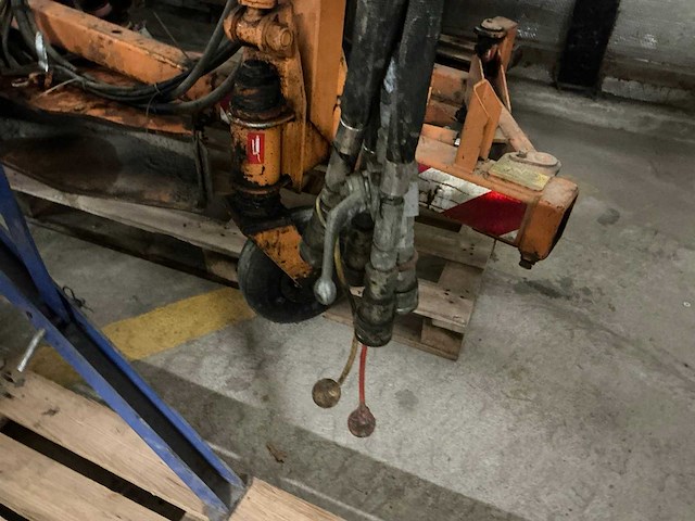 Iseki frontlader met klemriek - afbeelding 6 van  8