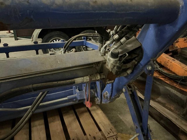 Iseki frontlader met klemriek - afbeelding 7 van  8