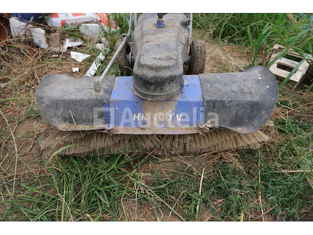 Iseki hk100v benzine vloerborstelmachine - afbeelding 3 van  10