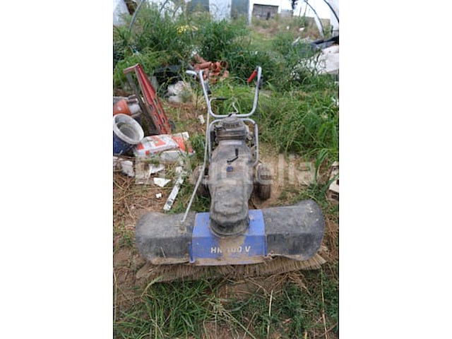 Iseki hk100v benzine vloerborstelmachine - afbeelding 8 van  10