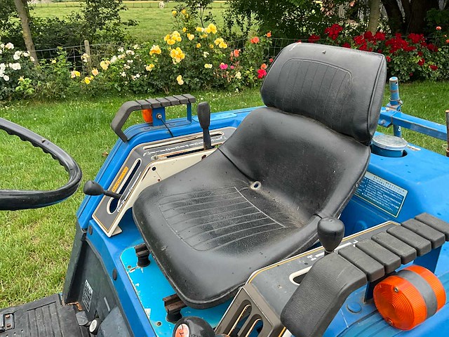 Iseki landhope 17 minitractor met bijhorende frees - afbeelding 8 van  26