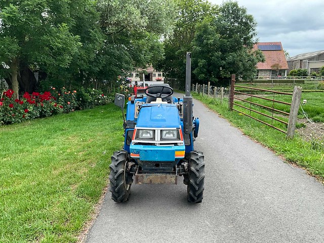 Iseki landhope 17 minitractor met bijhorende frees - afbeelding 12 van  26