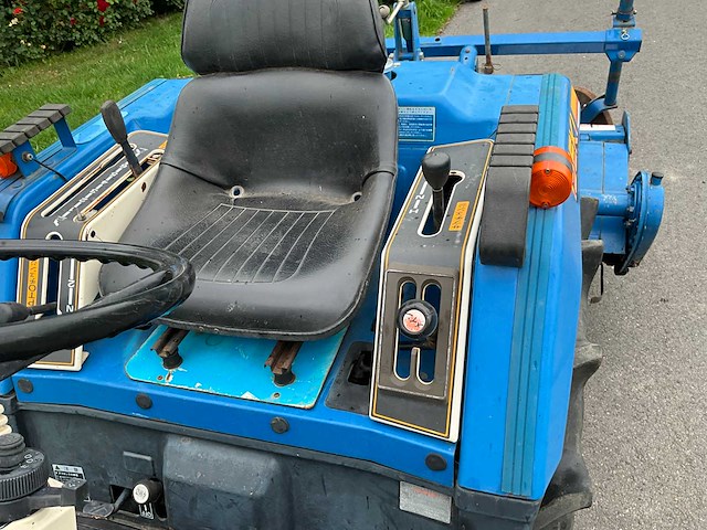 Iseki landhope 17 minitractor met bijhorende frees - afbeelding 1 van  11