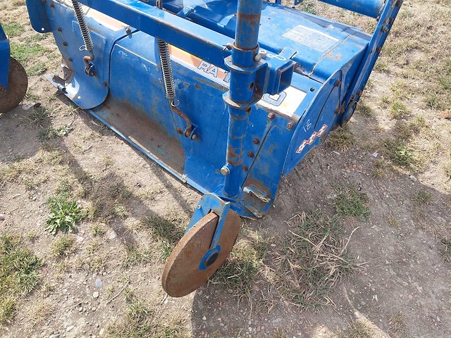 Iseki ra1300 grondfrees - afbeelding 2 van  10