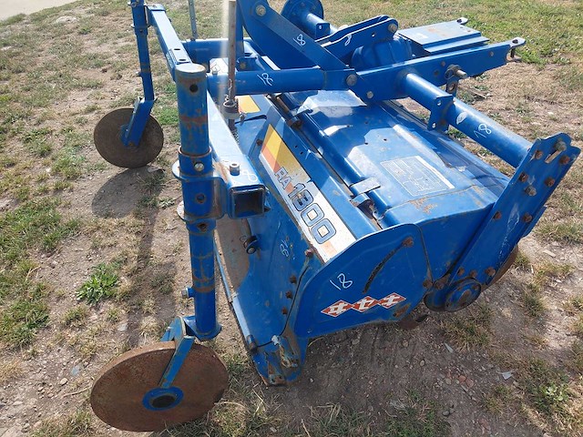 Iseki ra1300 grondfrees - afbeelding 7 van  10