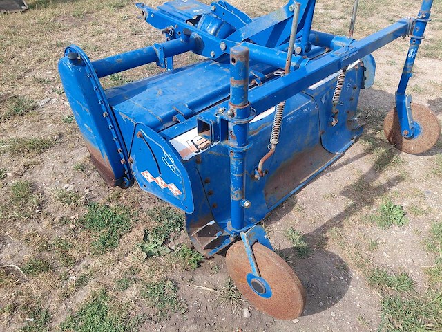 Iseki ra1300 grondfrees - afbeelding 10 van  10