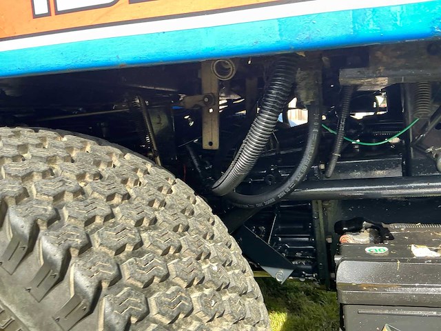 Iseki sf330 grasmaaier 4x4 + cabine (gedemonteerd) - afbeelding 24 van  74