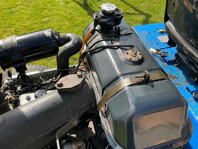 Iseki sf330 grasmaaier 4x4 + cabine (gedemonteerd) - afbeelding 32 van  74