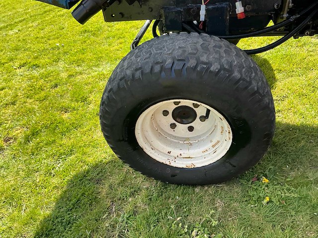 Iseki sf330 grasmaaier 4x4 + cabine (gedemonteerd) - afbeelding 37 van  74