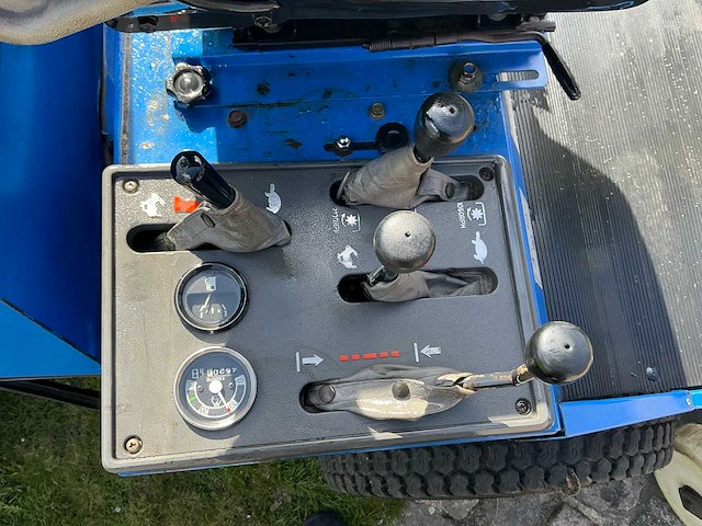 Iseki sf330 grasmaaier 4x4 + cabine (gedemonteerd) - afbeelding 50 van  74