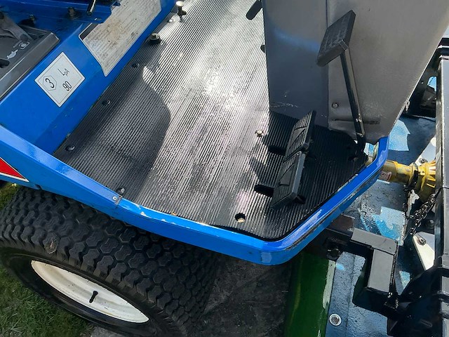 Iseki sf330 grasmaaier 4x4 + cabine (gedemonteerd) - afbeelding 55 van  74