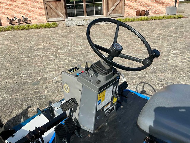 Iseki sf330 grasmaaier 4x4 + cabine (gedemonteerd) - afbeelding 65 van  74