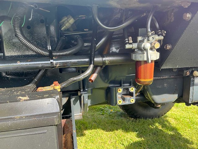 Iseki sf330 grasmaaier 4x4 + cabine (gedemonteerd) - afbeelding 18 van  58