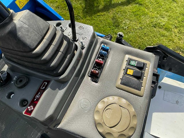 Iseki sf330 grasmaaier 4x4 + cabine (gedemonteerd) - afbeelding 45 van  61