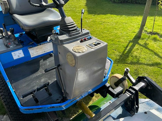 Iseki sf330 grasmaaier 4x4 + cabine (gedemonteerd) - afbeelding 46 van  61