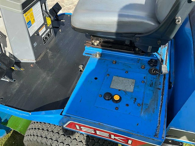Iseki sf330 grasmaaier 4x4 + cabine (gedemonteerd) - afbeelding 53 van  61