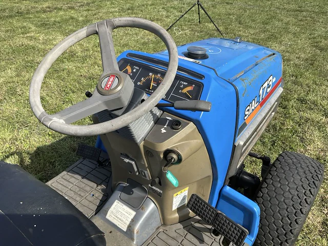 Iseki sial tf173f vierwielaangedreven minitractor - afbeelding 6 van  21