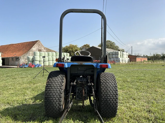 Iseki sial tf173f vierwielaangedreven minitractor - afbeelding 18 van  21