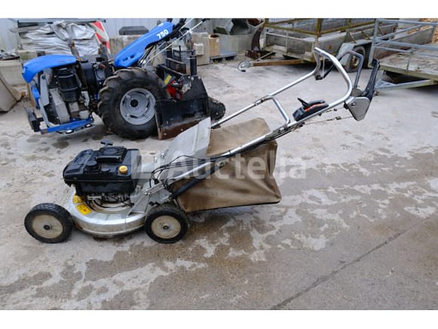 Iseki sw621 benzine grasmaaier - afbeelding 1 van  11