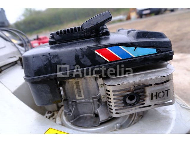 Iseki sw621 benzine grasmaaier - afbeelding 6 van  11