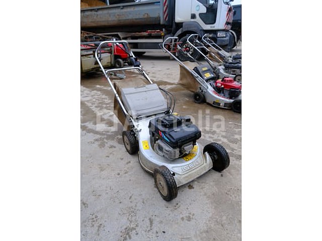 Iseki sw621 benzine grasmaaier - afbeelding 10 van  11