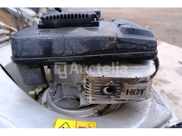 Iseki sw621 benzine grasmaaier - afbeelding 8 van  12