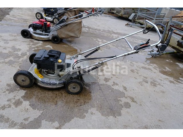 Iseki sw621 benzine grasmaaier - afbeelding 10 van  12