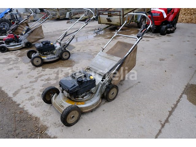 Iseki sw621 benzine grasmaaier - afbeelding 9 van  11