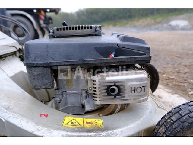 Iseki sw621 benzine grasmaaier - afbeelding 10 van  11