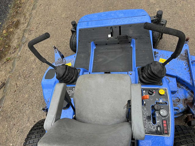 Iseki sz330 zero turn zitmaaier 2008 - slechts 255u - afbeelding 7 van  10