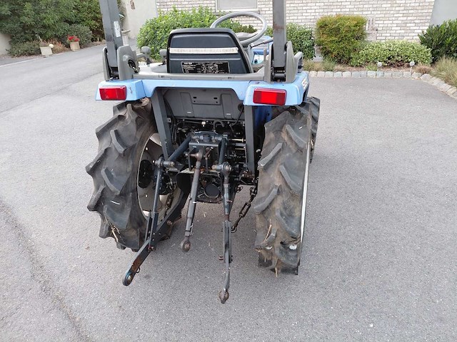 Iseki th18 vierwielaangedreven minitractor - afbeelding 7 van  12